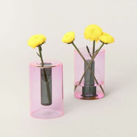 Vase mini réversible rose en verre de Block Design