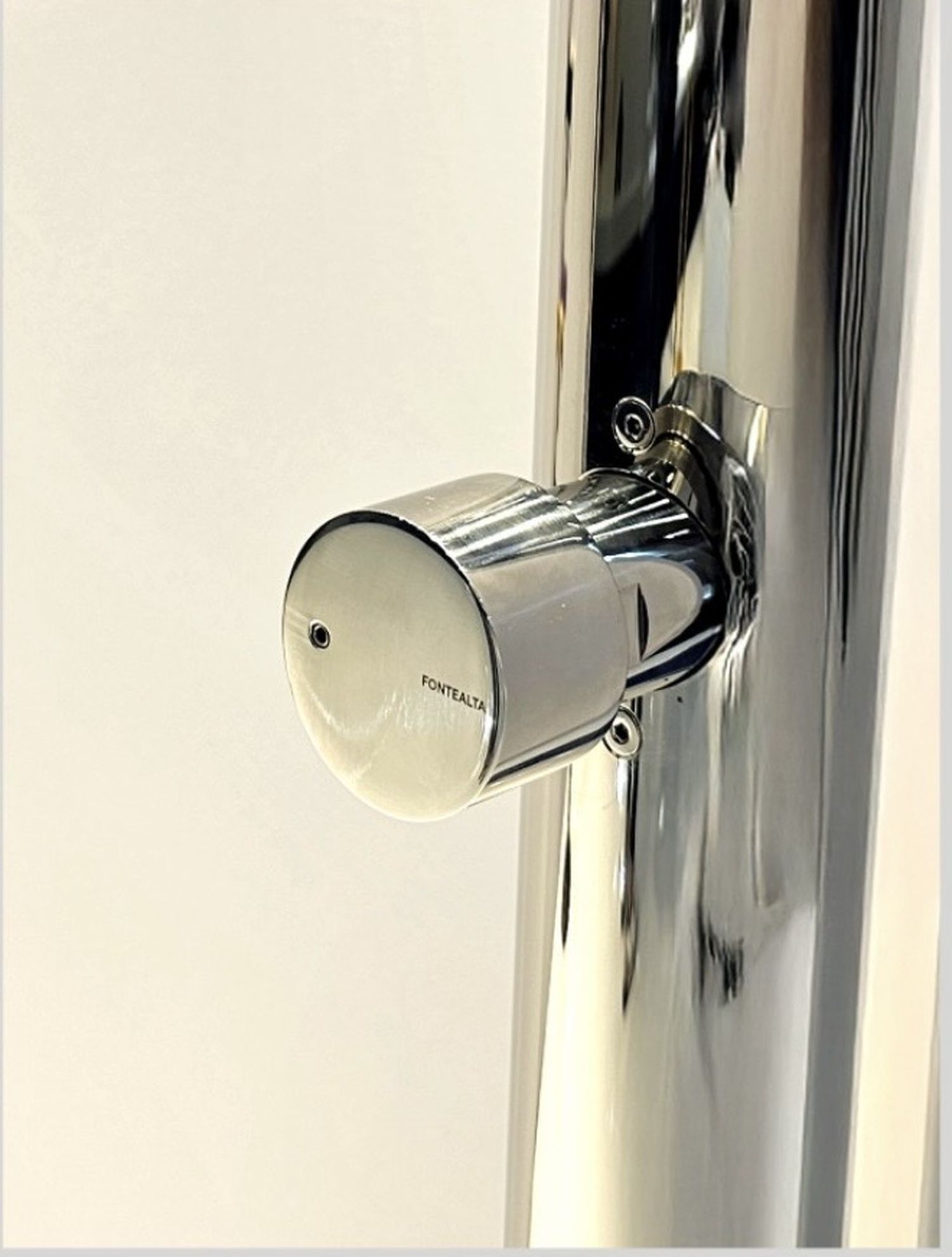 Douche de piscine design en inox Club C90 AST de Fontealta